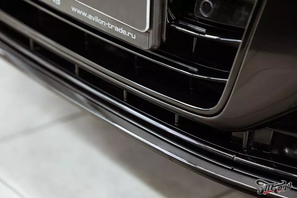 Audi A8. Оклейка в полиуретан и антихром!